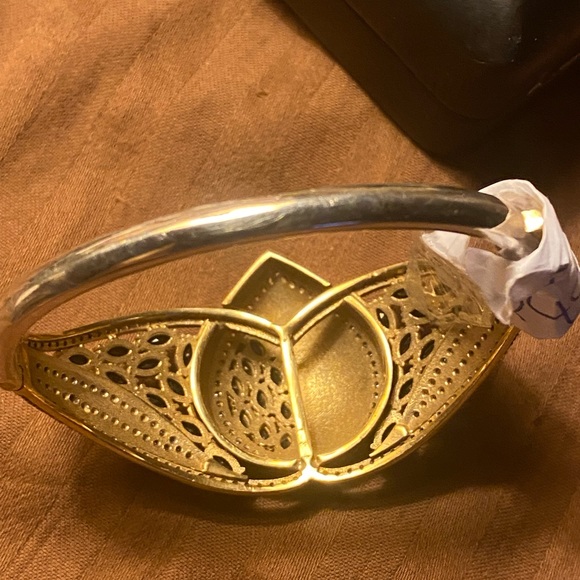 Really wonderful bracelets both very heavy Sterling with wonderful designs - Picture 4 of 9